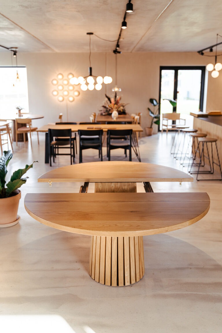 Rundt spisebord med udtræksplade fra Træfolk