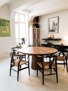 Mjölner fra Træfolk - Eksklusivt rundt plankebord fra Træfolk i mørkolieret egetræ