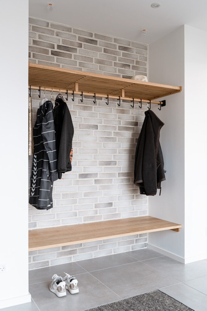 Lamelgarderobe i egetræ fra Træfolk