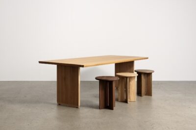Freya-2-spisebord-i-eg-med-3-sideborde